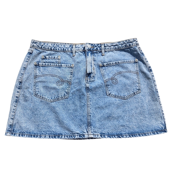 Forever 21 Pants - Forever 21 Blue Jean Shorts Women’s Size 2X | 100% Cotton | Pockets Front/Back